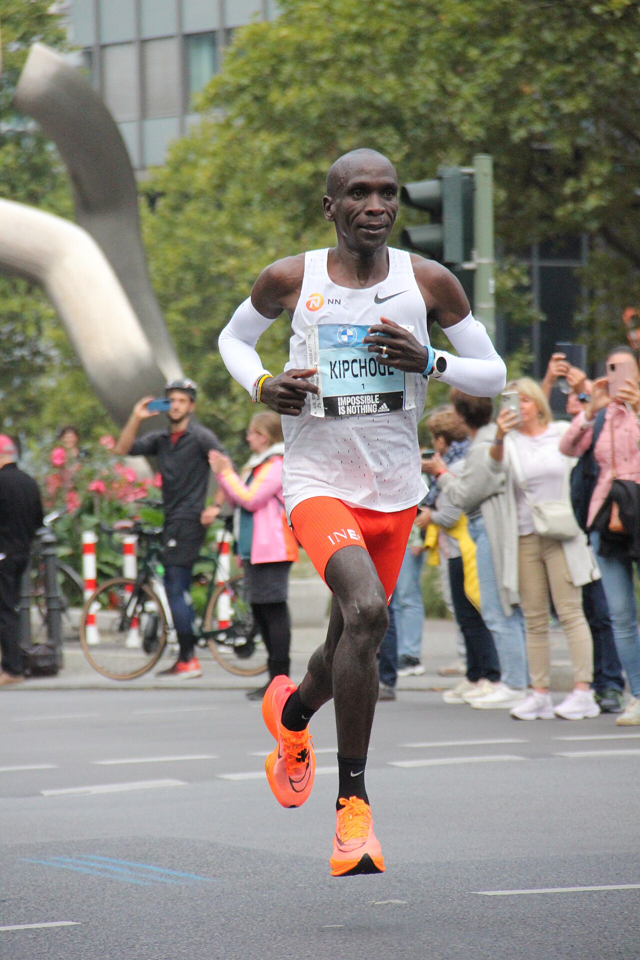 Kipchoge, 41, wins Melbourne Marathon in a course record