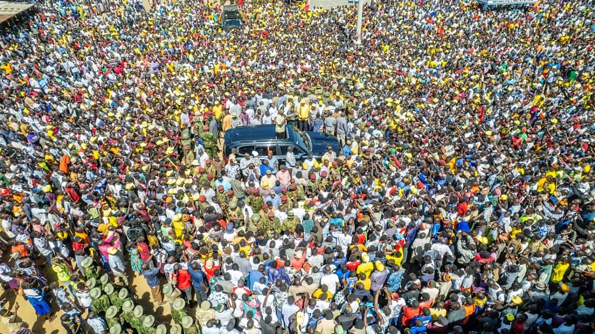 Ruto's Sigor meeting cut short as rival groups hurl stones and bottles at leaders